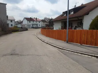 Mein Zaun von der Straße aus